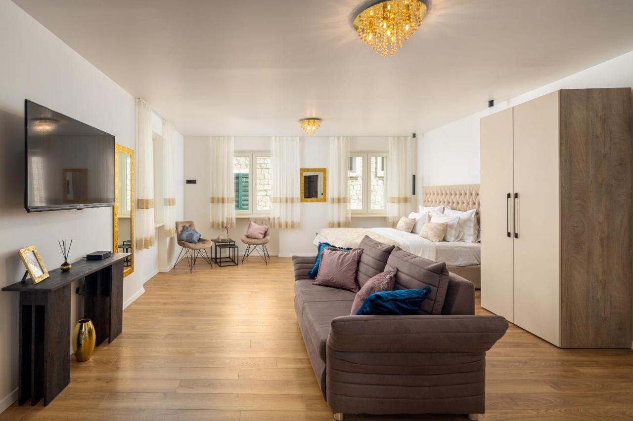 Luxury Duje *