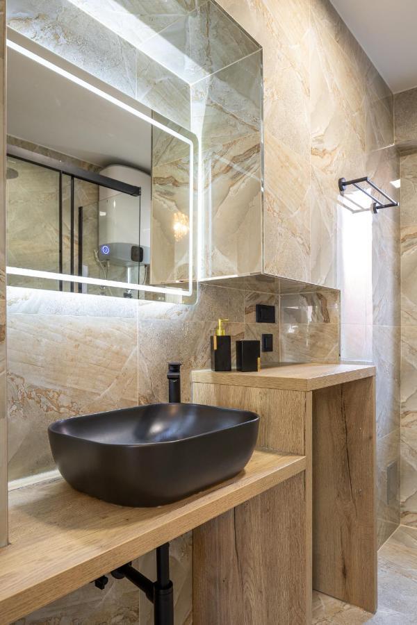 Luxury Duje *